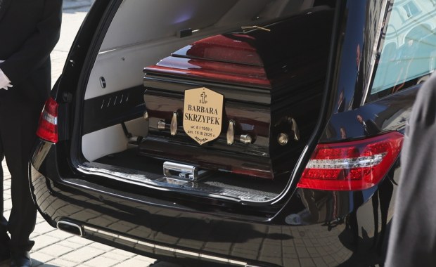 Uroczystości w cieniu politycznych emocji. Pożegnanie Barbary Skrzypek