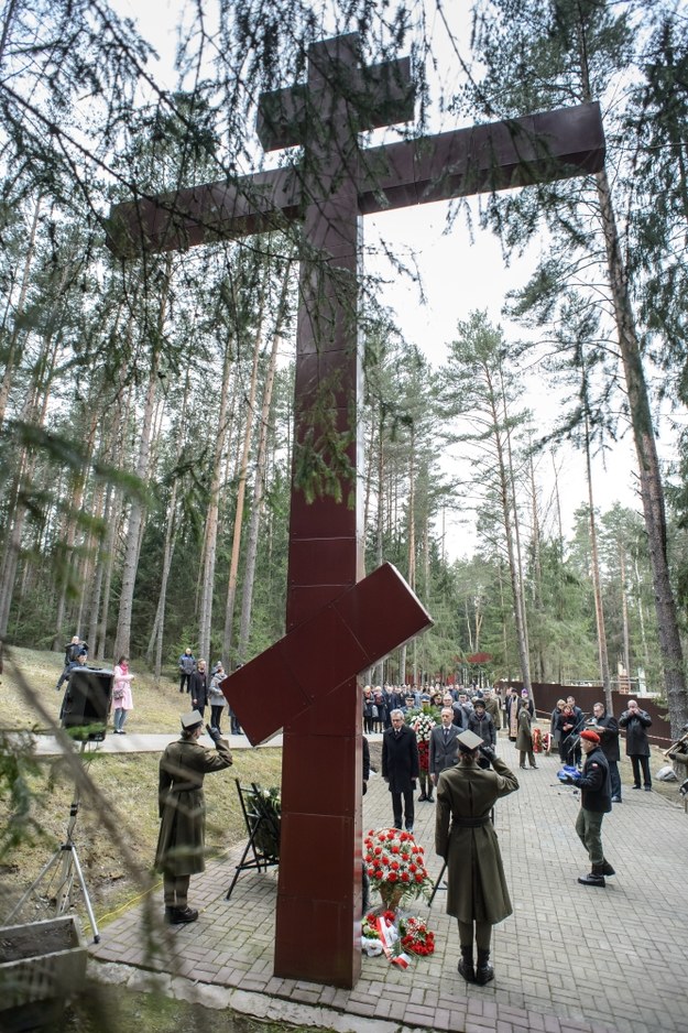 Uroczystości w prawosławnej części Polskiego Cmentarza Wojennego w Katyniu podczas obchodów 77. rocznicy zbrodni katyńskiej /Wojciech Pacewicz /PAP