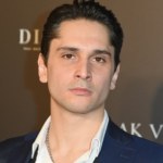 Urodził się w Gruzji, został gwiazdą w Polsce. Ożenił się z córką kultowego aktora