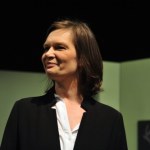 Urodziła się, gdy ojciec był na scenie. Musiała nauczyć się niezależności