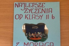 Urodzinowe laurki dla RMF FM od uczniów szkoły podstawowej w Morągu