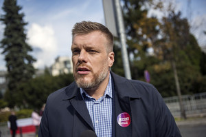 Urodziny Roberta Mazurka. Adrian Zandberg: Z PiS można rozmawiać, ale nad wódeczką