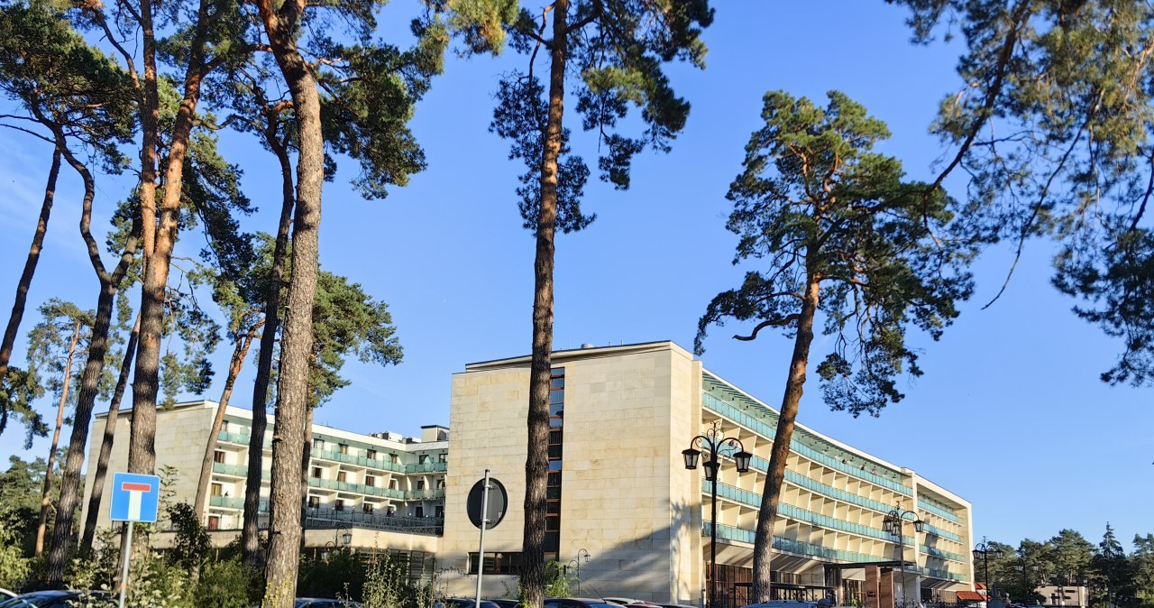 Urokliwe uzdrowisko na Kujawach. Co oferuje kuracjuszom? /East News