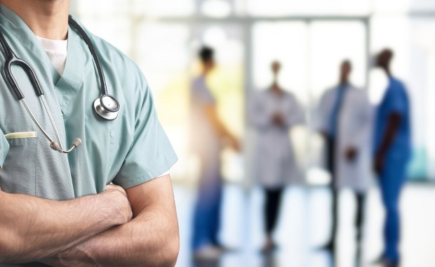 Urolog z ważnym apelem do mężczyzn. "Regularne badania mogą uratować życie"