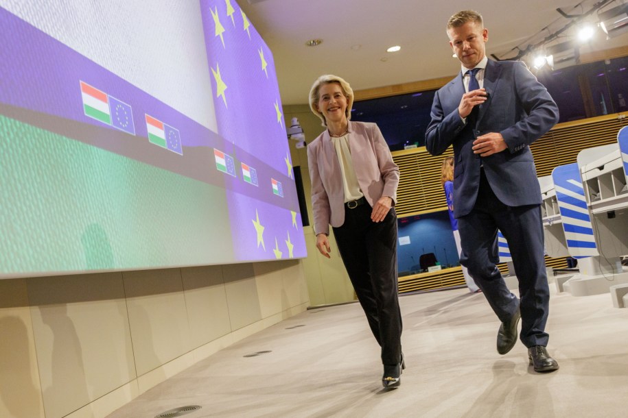 Ursula Von der Leyen i Peter Magyar /EPA/OLIVIER MATTHYS /PAP/EPA
