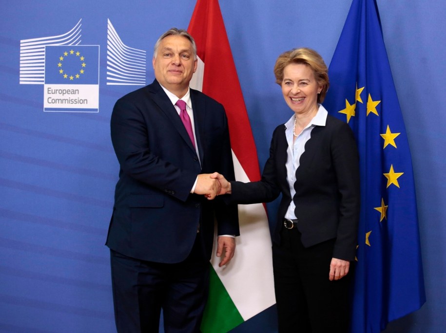 Ursula von der Leyen i Victor Orban pogratulowali Karolowi Nawrockiemu zwycięstwa w wyborach prezydenckich /EPA/OLIVIER HOSLET /PAP
