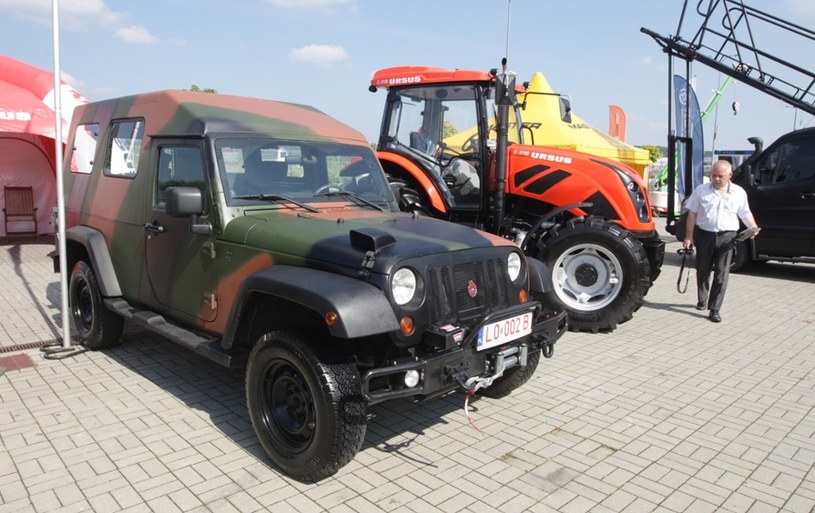 Ursus produkuje ciągniki, planuje produkcję pojazdów wojskowych i dostawczych /Paweł Małecki /East News