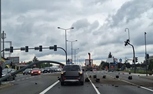 Urwał sygnalizację na zakopiance. Korki na wjeździe do Krakowa