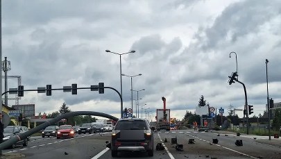 Urwał sygnalizację na zakopiance. Korki na wjeździe do Krakowa