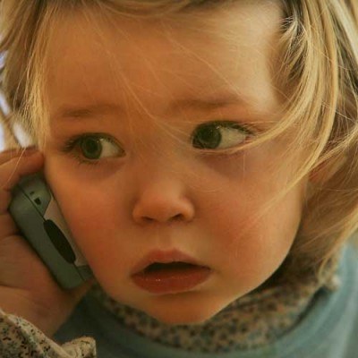 Urząd Komunikacji Elektronicznej zapowiada zbadanie telefonów komórkowych przeznaczonych dla dzieci /AFP