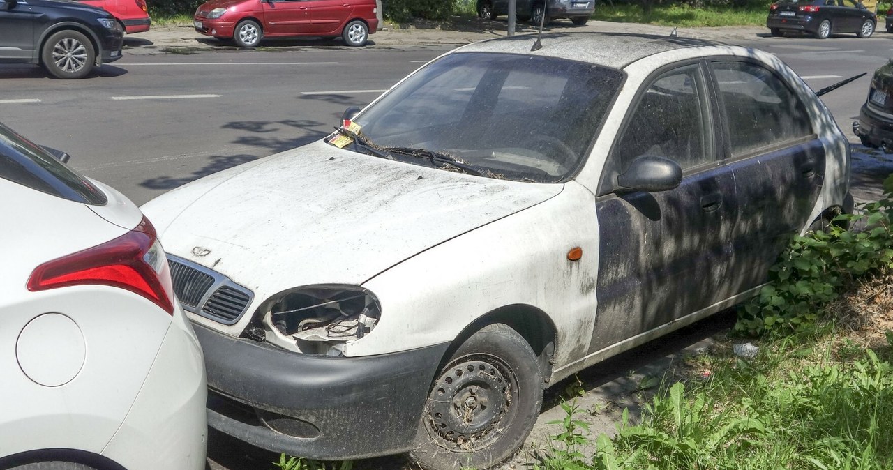 Urząd Miasta Kielce sprzedaje samochody, które jeszcze niedawno zalegały na ulicach miasta /zdjęcie ilustracyjne/ /Piotr Kamionka/REPORTER /East News