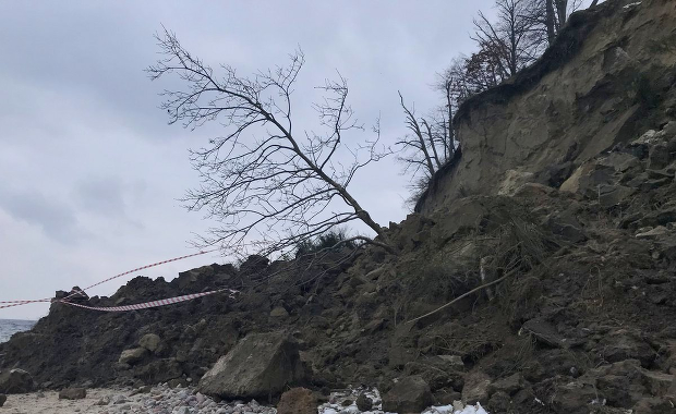 Urząd Morski ostrzega: W najbliższych dniach kolejne osunięcia orłowskiego klifu