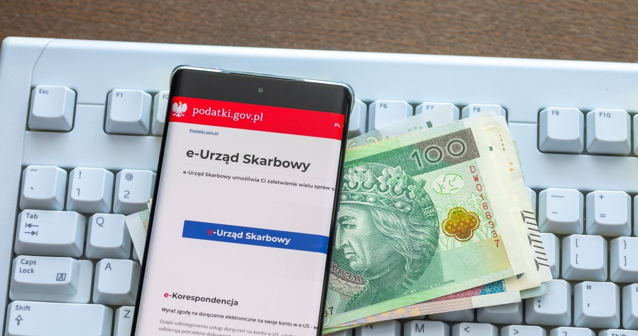 Urząd skarbowy coraz częściej komunikuje się online. Warto regularnie sprawdzać swoje konto. /ARKADIUSZ ZIOLEK /East News