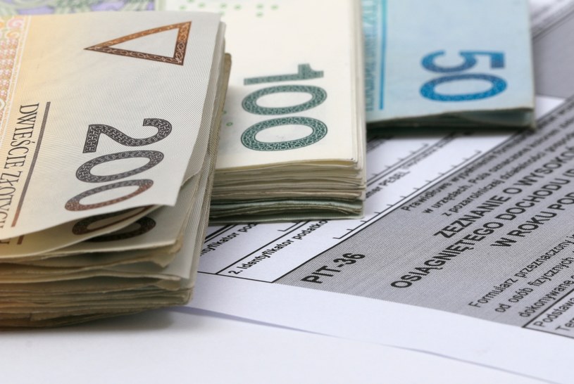 Urząd Skarbowy od kilku tygodni dokonuje wypłat nadpłaty podatnikom, którzy złożyli już swoje "pity" /123RF/PICSEL