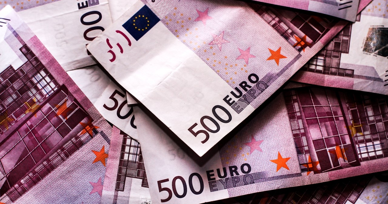 Urząd Skarbowy zwraca szczególną uwagę na banknoty o nominale 500 euro /123RF/PICSEL