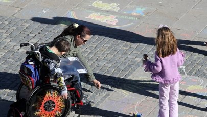 Urzędnicy niczym Stwórca, decydują o naszym życiu