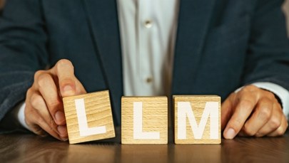 Urzędniczy pomocnik idealny? Polski model językowy gotowy do działania