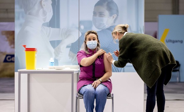 Urzędnik KE komentuje słowa Dworczyka ws. szczepionek: To niesprawiedliwe