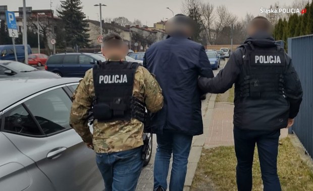 Urzędnik z Kłobucka zlecał przetargi "swoim". Został zatrzymany 