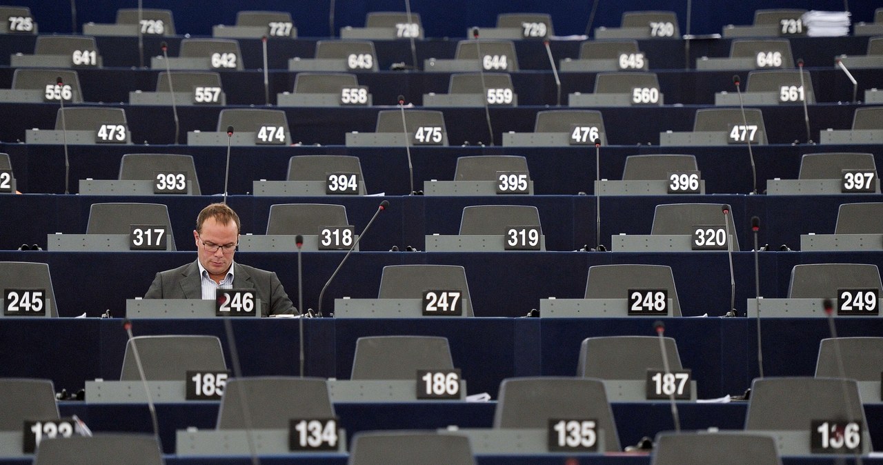 Urzędnikom europejskim należą się podwyżki pensji /AFP