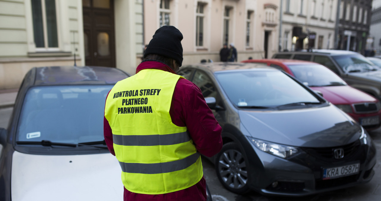 Urzędnikom z konsultacji zapewne wyjdzie, że za parkowanie trzeba płacić więcej, a strefa będzie większa /FOT. ANDRZEJ BANAS / POLSKA PRESS /East News