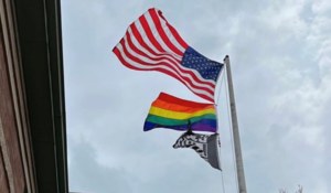 USA: Biskup zakazał szkole nazywać się katolicką. Bo wywiesiła flagi LGBT