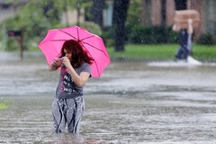 USA: Burza tropikalna Harvey nie odpuszcza