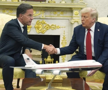 USA grożą Rosji 100-proc. cłami. Termin to 50 dni, giełda w Moskwie już reaguje
