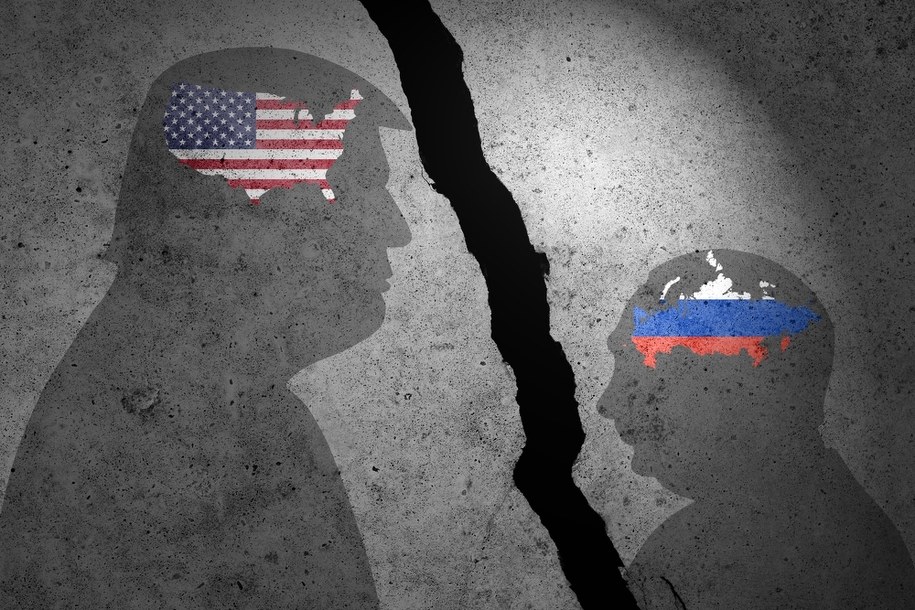 USA i UE chcą „złamać” rosyjską gospodarkę – Donald Trump i sekretarz skarbu USA o nowych sankcjach i taryfach /Shutterstock
