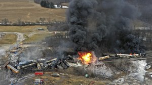 USA: Ohio train accident.  Authorities warn of an explosion