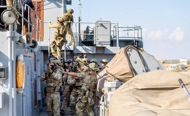 USA: Komandosi i żołnierze nie mogą być karani za brak szczepionki 