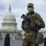 USA: Odejścia funkcjonariuszy straży Kapitolu. W tle zamieszki z 6 stycznia