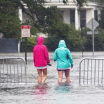 USA: Powódź na wschodnim wybrzeżu. Woda sięgała dachów aut