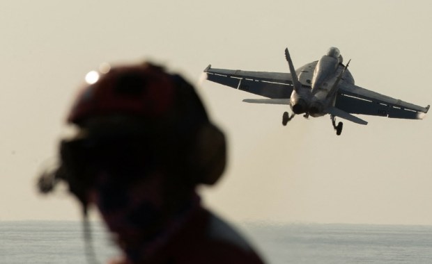 USA prężą muskuły wokół Wenezueli. Linie lotnicze odwołują loty