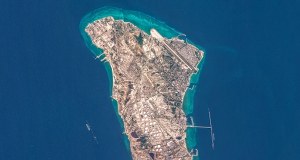 USA rozważa atak, Iran minuje teren. Wyspa Chark zmienia się w twierdzę