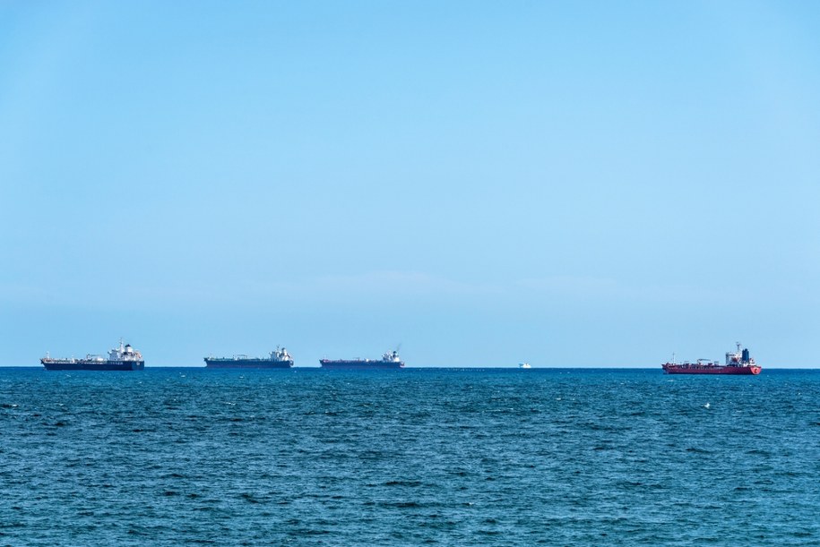 USA rozważają zniesienie sankcji na irańską ropę /Shutterstock