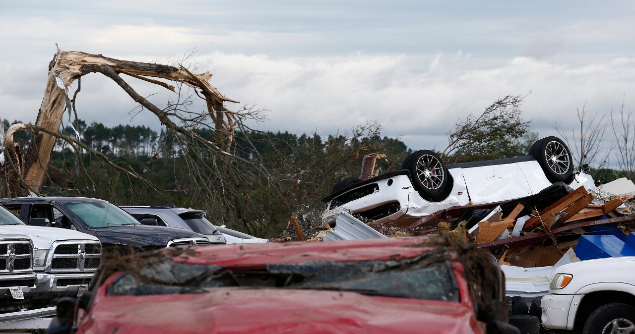 USA: W tornadach i  powodziach zginęło 11 osób