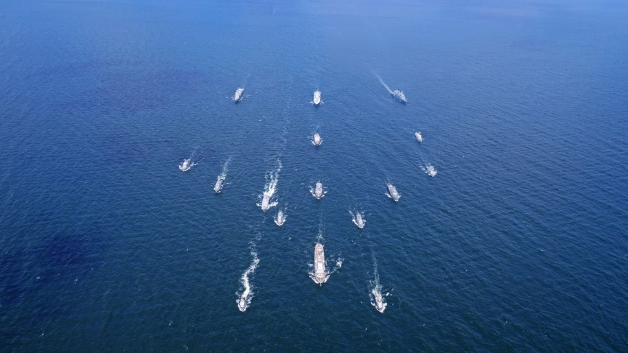 USA zaciskają pętlę wokół Iranu. Blokada morska cieśniny Ormuz rozpoczęta /Shutterstock