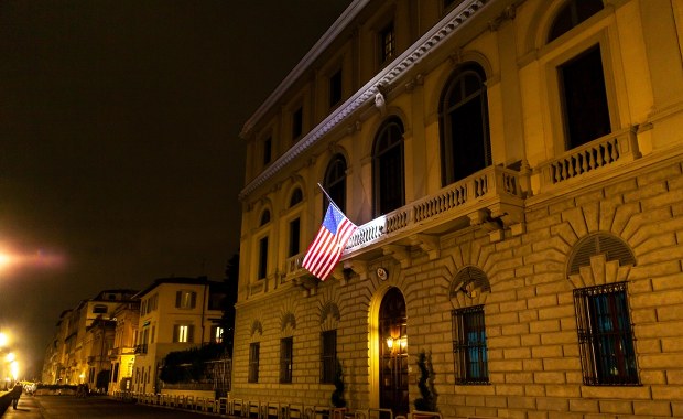USA zamykają konsulaty w Europie
