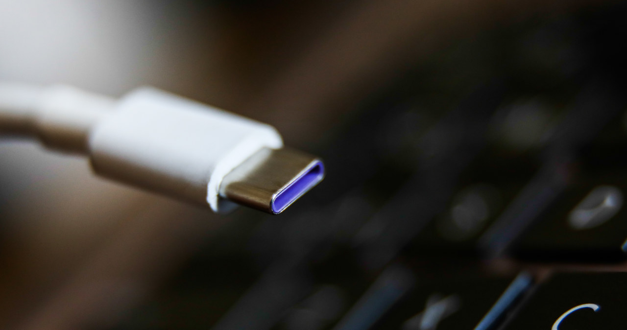 USB-C nowym standardem ładowarek w UE /Jakub Porzycki/NurPhoto via Getty Images /Getty Images