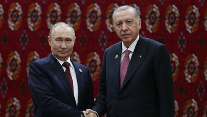 Uścisk dłoni z Putinem i słowa o Ukrainie. Erdogan czuje szanse na pokój