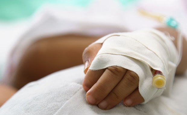 Usiłowanie zabójstwa 3-latka. Konieczna obserwacja psychiatryczna podejrzanych  