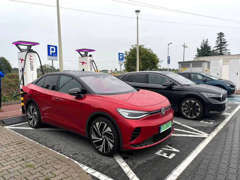 Usługa "Plug & Charge" działa już m.in na stacjach Ionity /INTERIA.PL