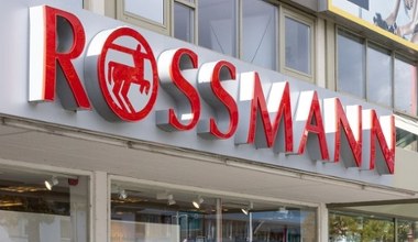 Uśmiechnij się do telefonu i zgarnij prezent! Rossmann wraca z kultową funkcją