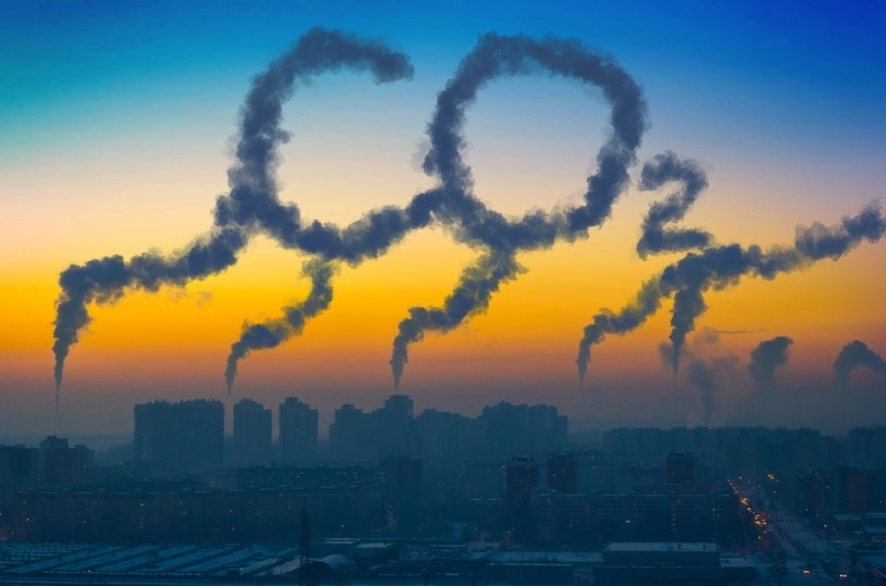 Uśpienie gospodarki skutkuje mniejszą emisją CO2 w związku z zamknięciem wielu zakładów /123RF/PICSEL