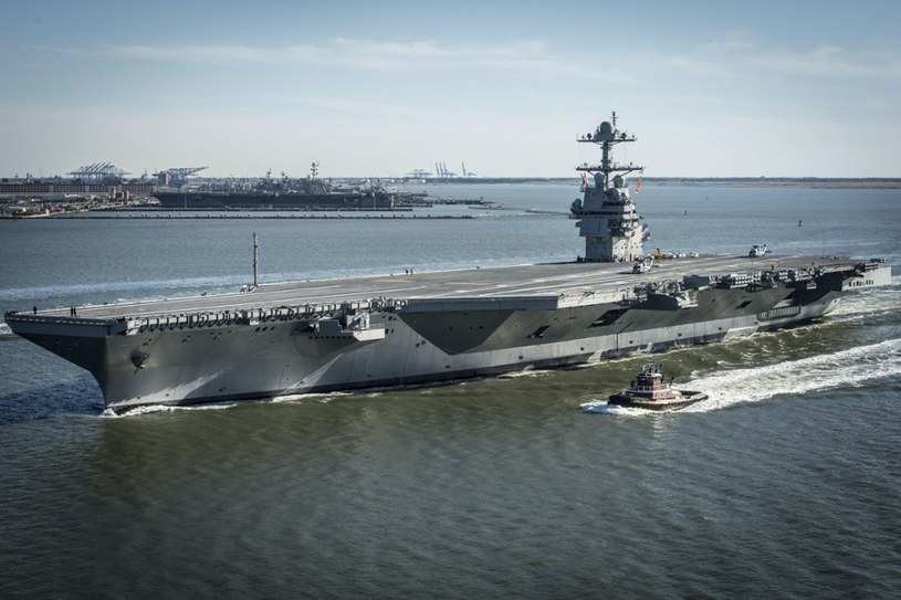 USS Gerald Ford bierze udział w manewrach... /East News