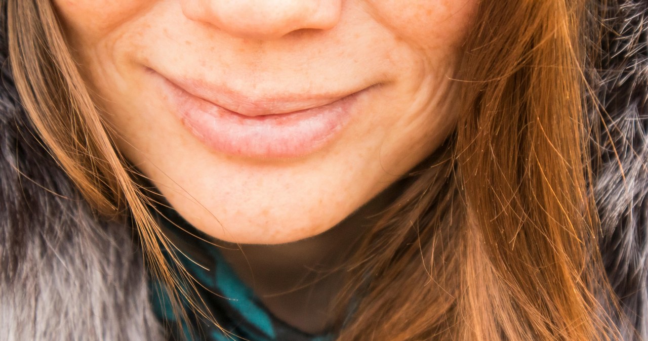 Usta będą wygładzone i miękkie dzięki masce z wazeliną i olejek z pestek malin /Sergey Chetvertnykh /pexels.com