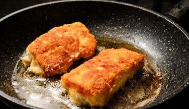 Ustaw przy patelni, gdy będziesz smażyć ryby. Brzydki zapach sam się wchłonie 