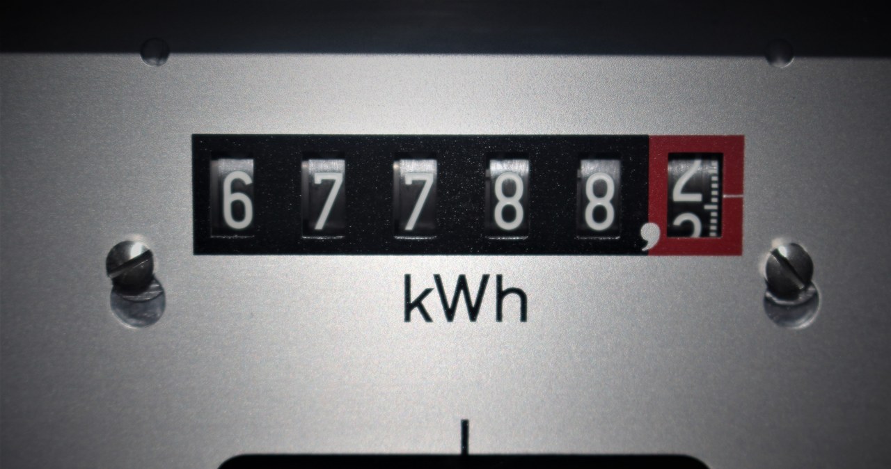 Ustawa o zamrożeniu cen energii elektrycznej dla gospodarstw domowych na poziomie 500 zł za MWh netto do końca września 2025 roku trafi do prezydenta /123RF/PICSEL