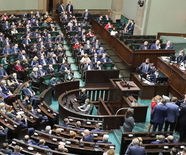Ustawa okołobudżetowa na 2022 r. uchwalona przez Sejm